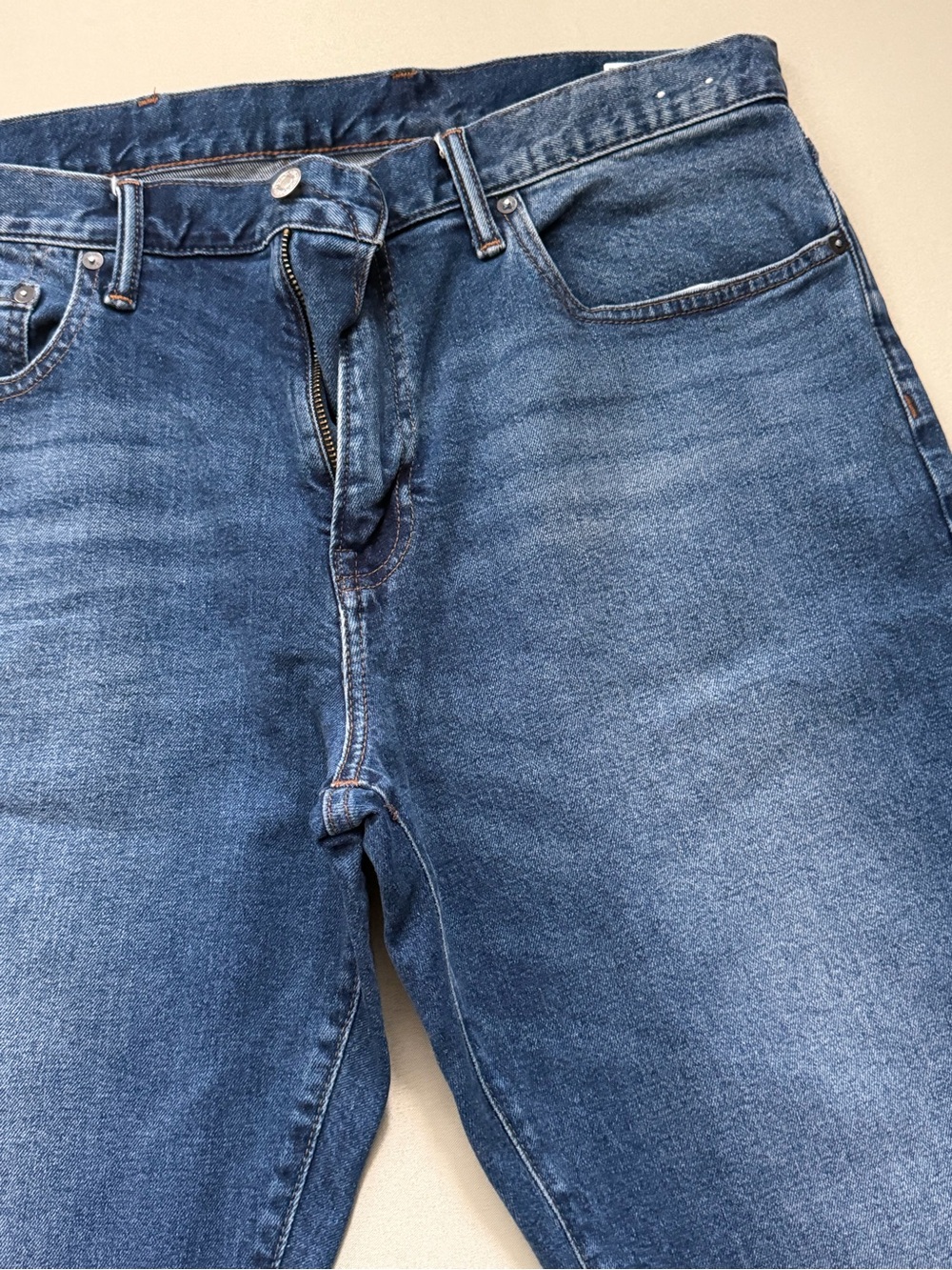 GAP Men’s Slim Straight Jeans - Mid Blue Wash - Picture 4 of 16